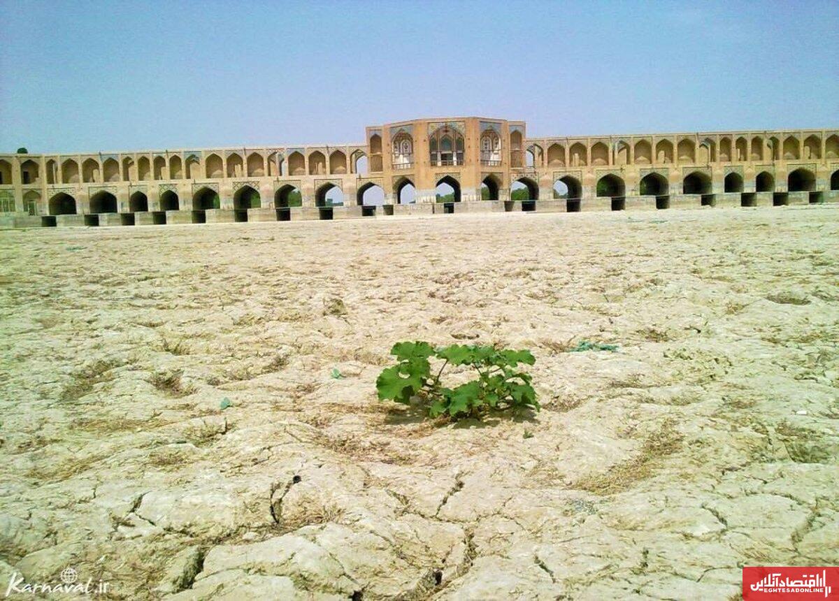 نیمی از آب سد «زایندهرود» در مسیر گم می شود/ صداوسیما هیچگاه «خشکی رودخانه» را به تصویر نکشید
