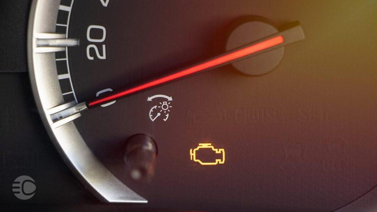 دلیل روشن شدن چراغ چک ماشین چیست؟ / 13 علت رایج و اقدامات بعدی