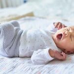 آیا استفاده از آب قند برای دل درد نوزاد مفید است؟
