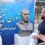 دلخوری قهرمان کشتی ایران از مجسمه‌اش/ نصبش نکنید شبیه مغول‌هاست!