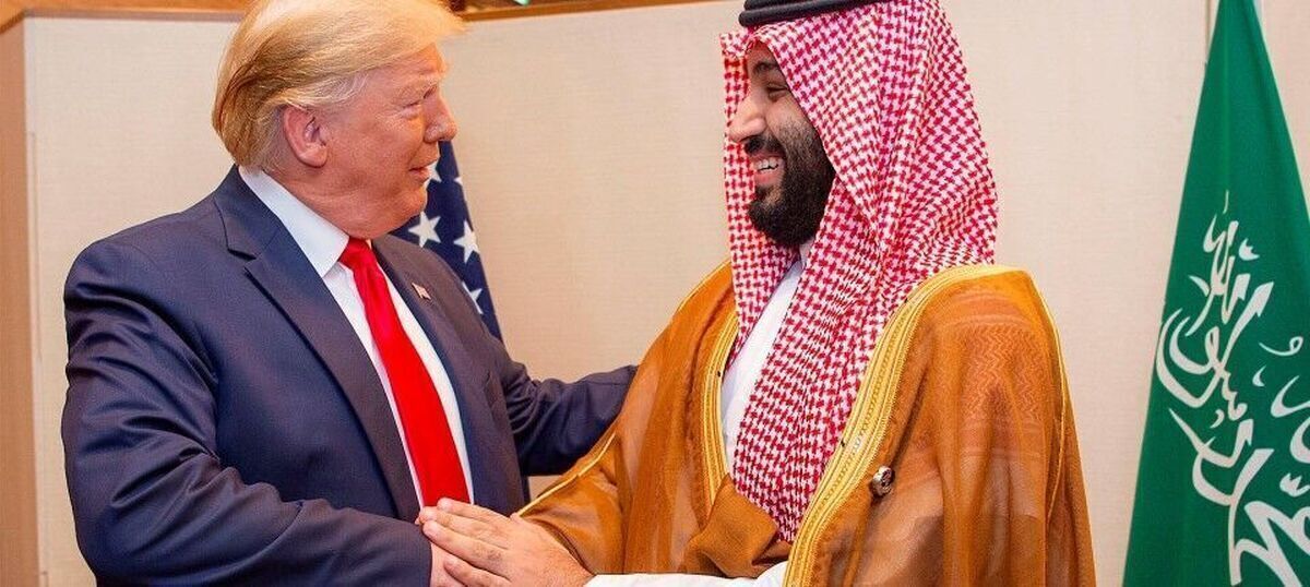 خداحافظی خاص و ویژه بن سلمان با ترامپ تا پای هواپیما +فیلم