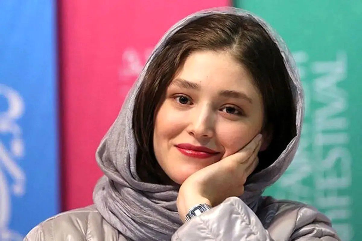 تیپ عجیب فرشته حسینی در اکران بی سر و صدا