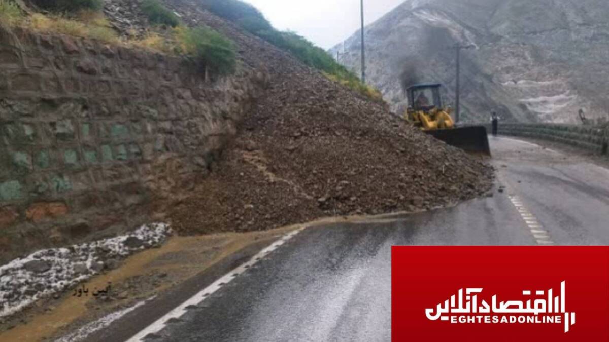وقوع سیلاب در جاده «کرج- کندوان» و پاکسازی مسیر توسط راهداران