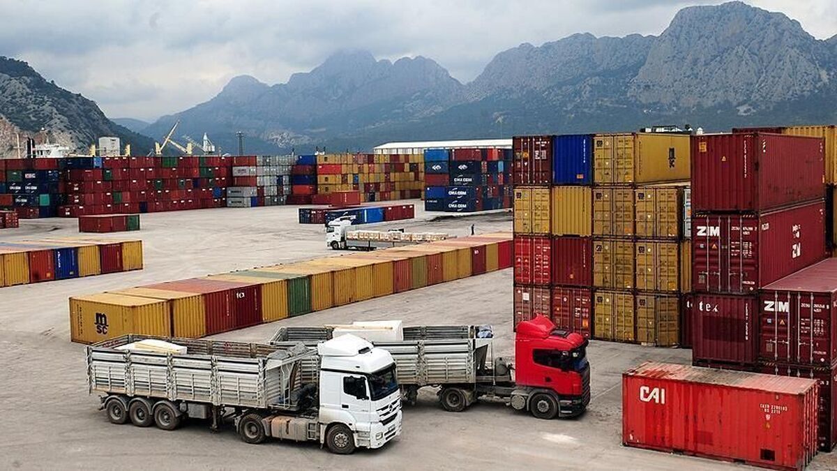 سقوط ۳۶ درصدی صادرات سوئیس به آمریکا در پی تعرفههای ترامپ