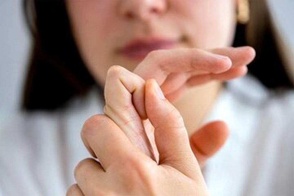 قولنج شکستن؛ عادتی بیضرر یا خطری پنهان؟