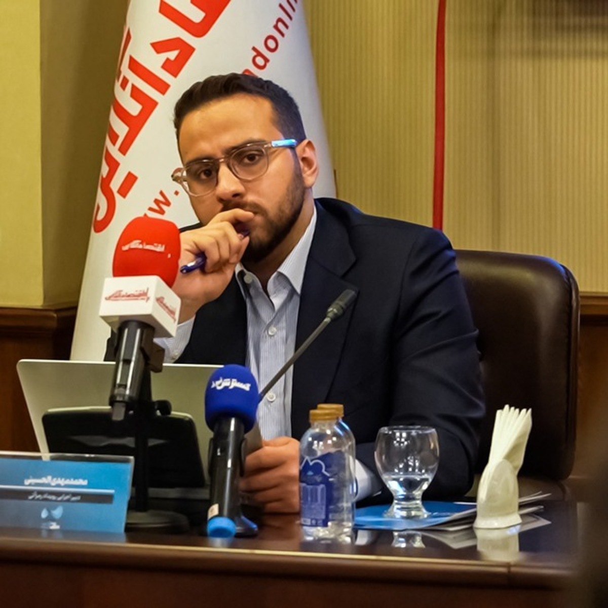 وقتی مذاکرات قویتر از وزیر فرمان دلار را میکشد؛ وزیر اقتصاد کجاست؟