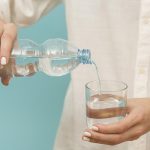 معجزه آب گرم ناشتا: گوارش بهتر، پوست شفاف