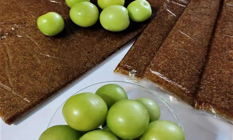 طرز تهیه لواشک گوجه سبز خانگی با طعمهای متنوع و روشهای آسان