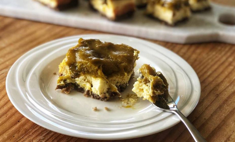 طرز تهیه چیزکیک گوجه سبز؛ دسر خوشمزه بهاری