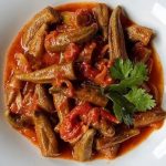 طرز تهیه خوراک بامیه و گوجه‌ سبز؛ غذای ترش و خوشمزه