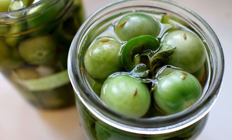 طرز تهیه شور گوجه سبز؛ چاشنی خوشطعم بهاری