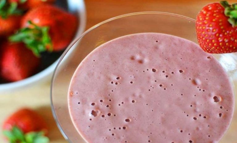 طرز تهیه فالوده توت فرنگی؛ دسری خوشمزه و متفاوت برای مهمانیها