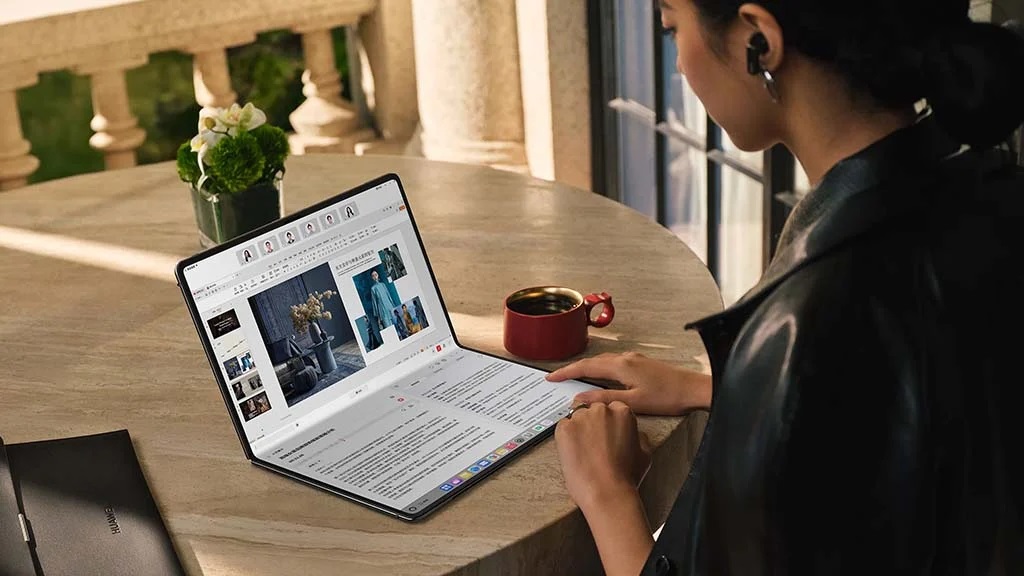 هواوی از MateBook Fold Ultimate Design اولین لپتاپ تاشوی خود رونمایی کرد
