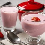 طرز تهیه فرنی توت فرنگی