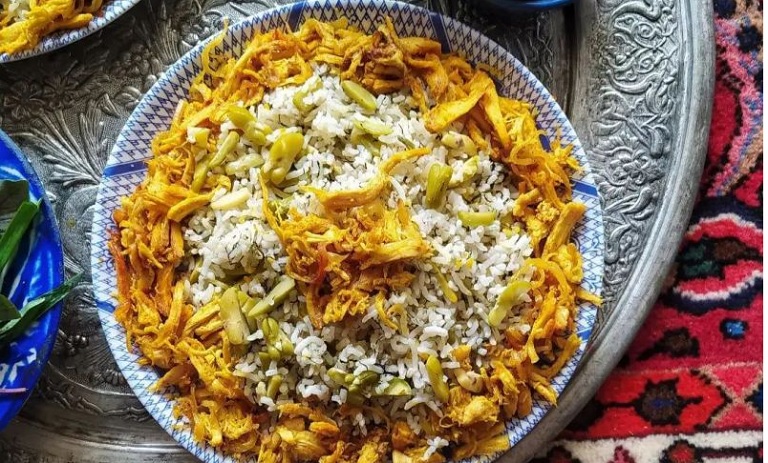 طرز تهیه باقالی پلو با مرغ ریش ریش؛ غذایی خوشعطر برای مهمانیها
