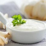 طرز تهیه ماست موسیر با موسیر تازه؛ ساده و خوشمزه