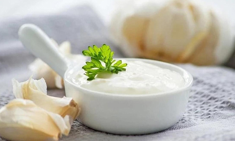 طرز تهیه ماست موسیر با موسیر تازه؛ ساده و خوشمزه