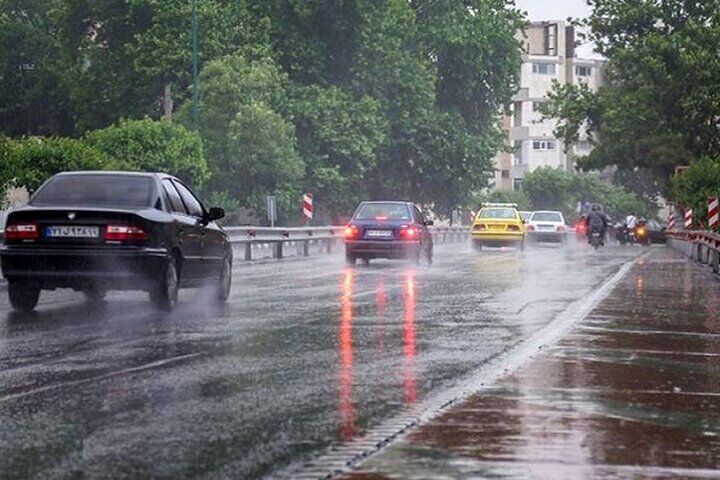 تداوم رگبار، رعدوبرق و خیزش گردوخاک در بخشهای گستردهای از کشور