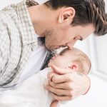 تولد فرزند چه تاثیری روی پدران می گذارد؟