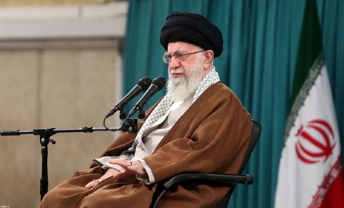 عکس پر بازدید از رهبرانقلاب در حرم امام خمینی