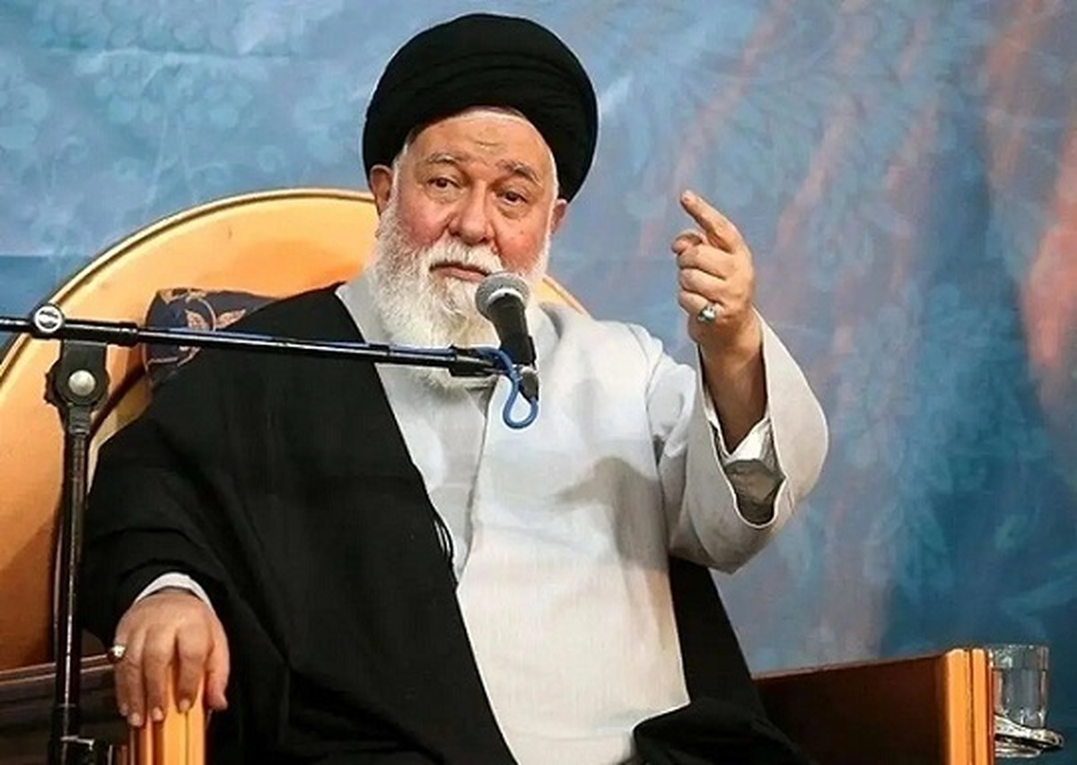 امام خمینی از داخل قبر بر ایران حکومت میکند+ فیلم