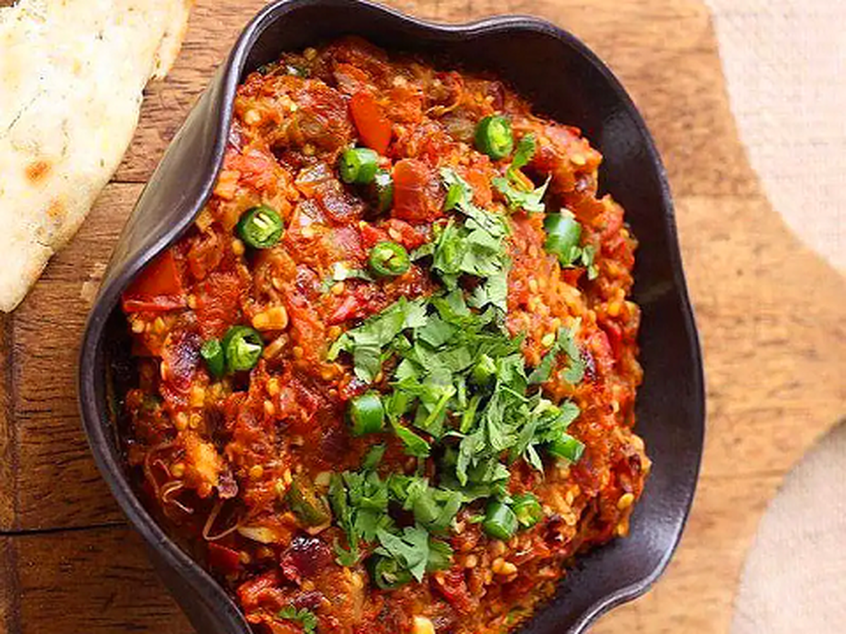 طرز تهیه پوره بادمجان هندی؛ یک غذای فوری و بسیار خوشمزه