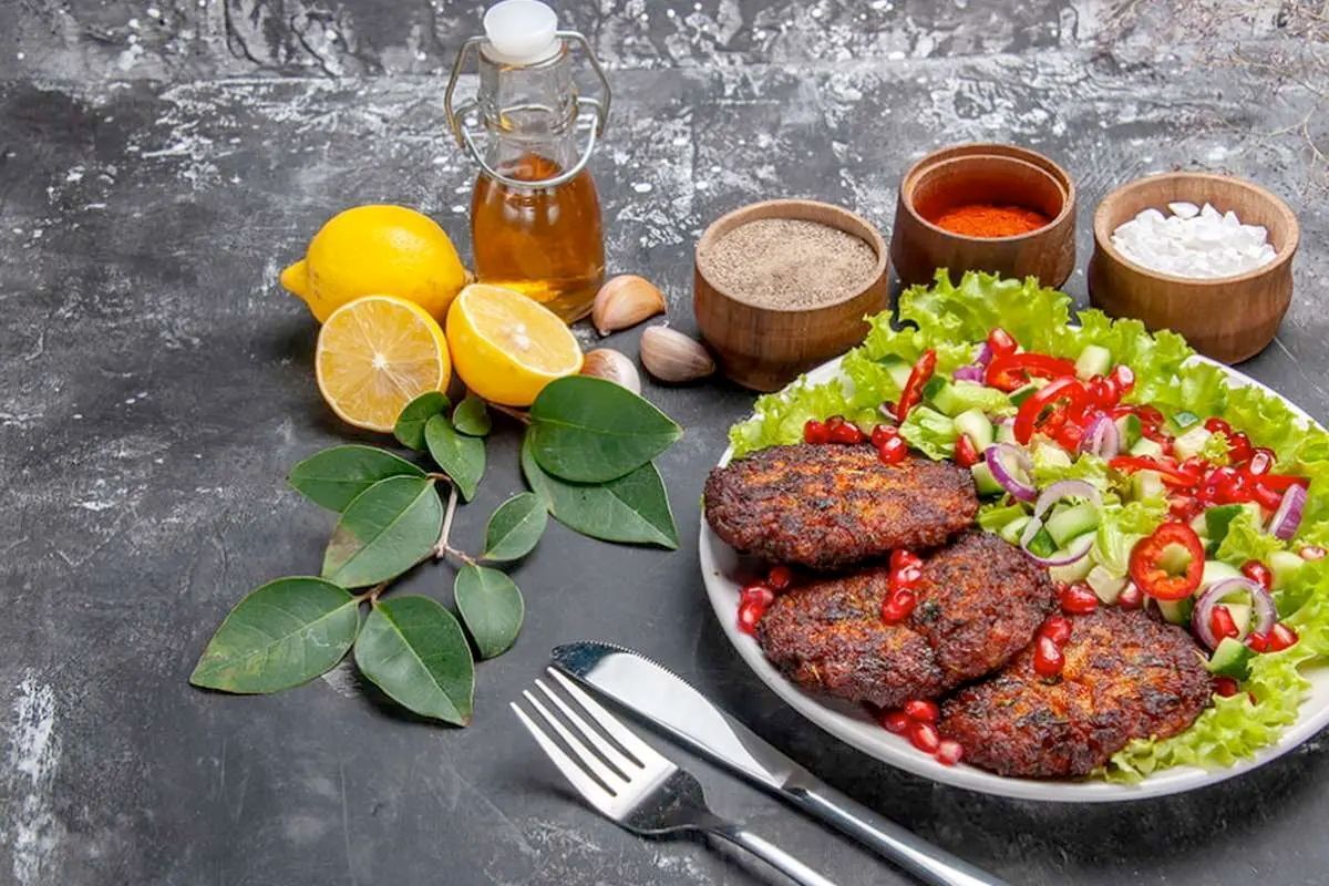 نکات طلایی آشپزی برای تازهعروسها/چگونه کتلتها را یکشکل و یکدست قالب بزنیم؟ + فیلم