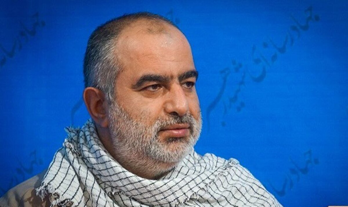 حسامالدین آشنا از بستن اینترنت به روی مردم انتقاد کرد