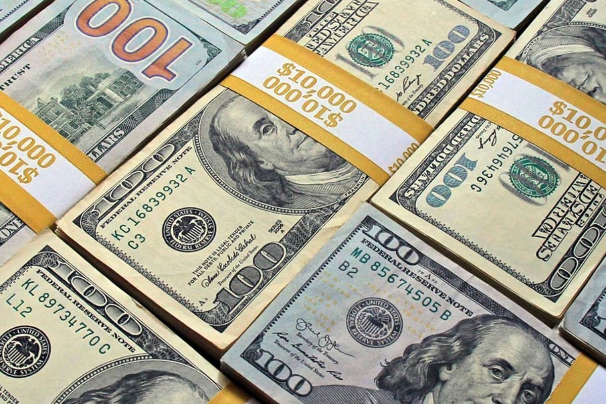 سقوط دلار به قعر تاریخی