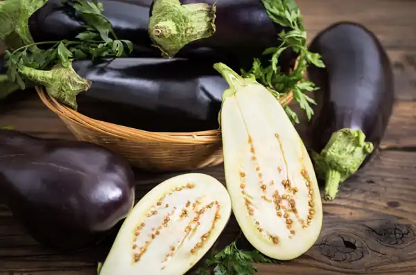 تعبیر خواب بادمجان پوست کندن برای زن متاهل و باردار و دختر مجرد از روانشناسی