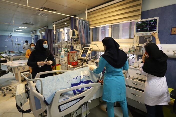 قلبهای تپنده در سنگر سلامت؛ روایتی از ایثار کادر درمان در روزهای جنگ