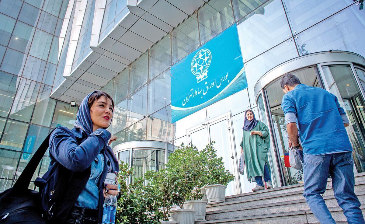 ماجرای تجمع سهامداران مقابل بورس تهران چیست؟