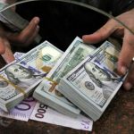 سقوط قیمت دلار سرعت گرفت / ریزش قیمت دلار در بازار آزاد امروز ۲۱ تیر ۱۴۰۴