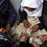 چه کسانی، با چه هدفی روی دستمزد کارگران افغانی موج‌سواری مجازی می‌کنند؟