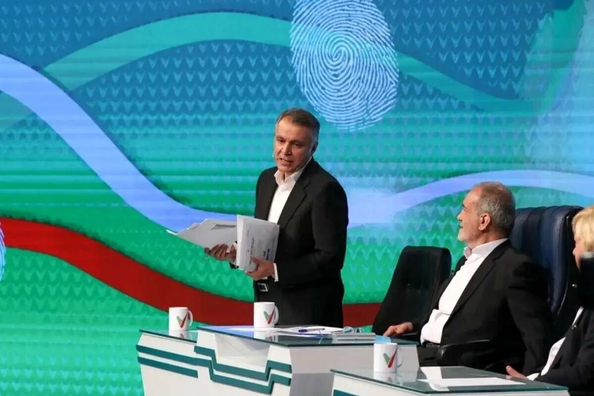 محمد فاضلی: بابت پرتاب میکروفون در مناظره معذرت می‌خواهم