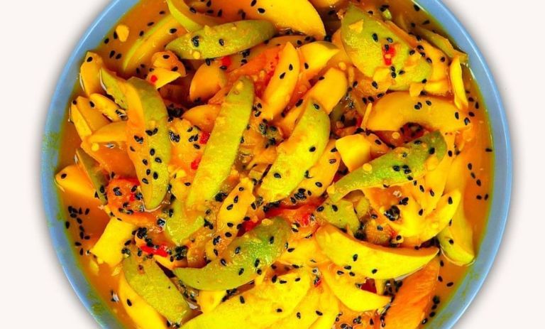 طرز تهیه ترشی انبه سبز+ ادویههای مورد نیاز و نکات کپک نزدن