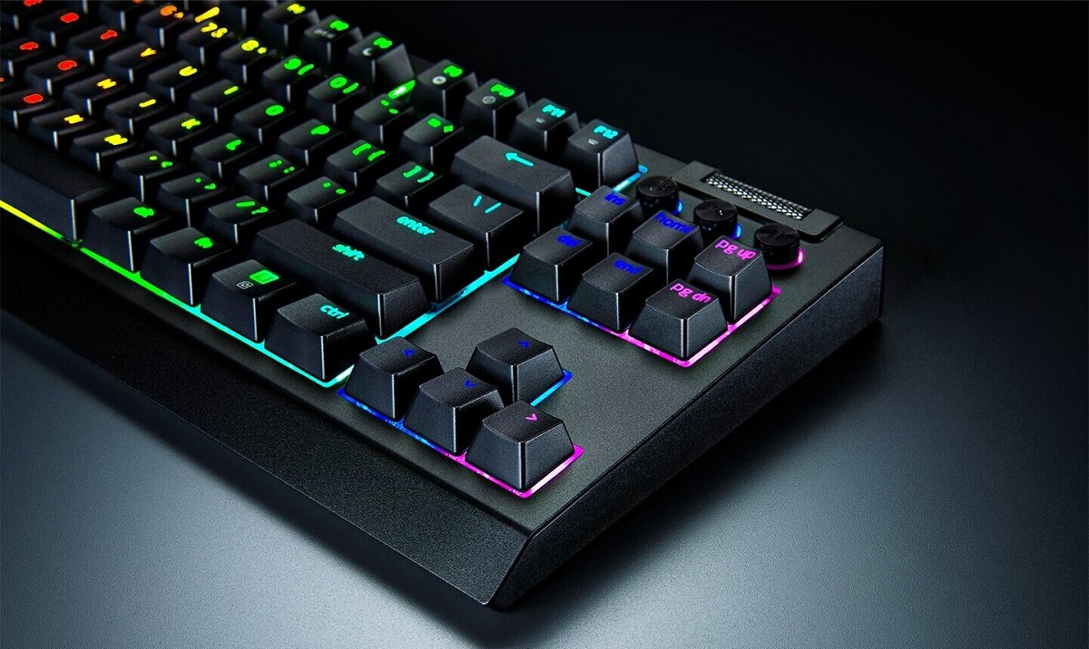 کیبورد ریزر BlackWidow V4 با عمر باتری طولانی معرفی شد