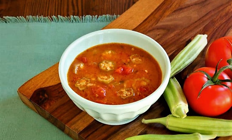 طرز تهیه خوراک بامیه و تماته؛ انتخابی عالی برای وعدههای سبک