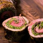 طرز تهیه رولت گوشت با جعفری و گردو+ نکات و فوت‌وفن‌ ها