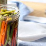 طرز تهیه ترشی لوبیا سبز با هویج+ نکات کپک نزدن