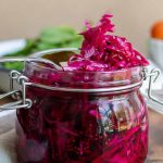 طرز تهیه ترشی کلم قرمز به روش رستورانی+ نکات کپک نزدن