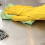 چگونه لکه‌های سرسخت اجاق گاز را بدون زحمت پاک کنیم؟