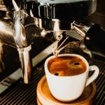 11 دلیل صدا دادن دستگاه قهوه‌ساز یا اسپرسوساز + ترفندهای رفع این مشکل