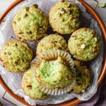 طرز تهیه مافین پسته‌ای؛ خوراکی خوشمزه و جذاب برای مدرسه