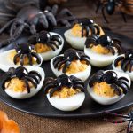 تخم‌مرغ عنکبوتی؛ ایده خلاقانه صبحانه هالووینی برای بچه‌ها