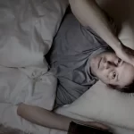 چرا نیمه‌شب از خواب بیدار می‌شویم و دیگر خواب‌مان نمی‌برد؟