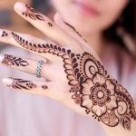 تعبیر خواب حنا گذاشتن روی دست + زن متاهل و حنا گذاشتن روی سر دیگران