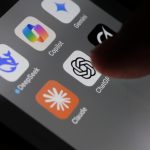 اگر از ChatGPT بخواهید از خط تیره استفاده نکند به حرف شما گوش می‌دهد!