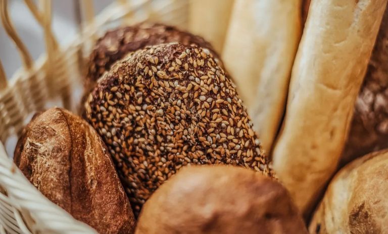 کالری انواع نان؛ از سنگک و بربری تا تست و سبوس‌دار