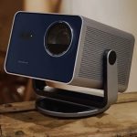 پروژکتور لایکا Cine Play 1 Plus یک سینمای خانگی 4K سیصد اینچی است